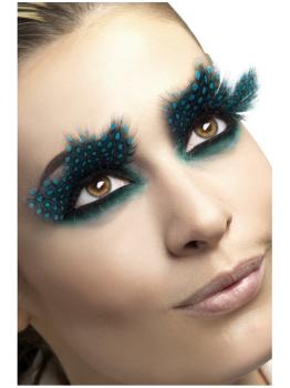 Pestañas con plumas azules