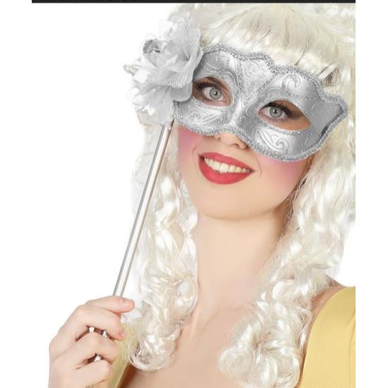 Máscara com bastão de cortesã