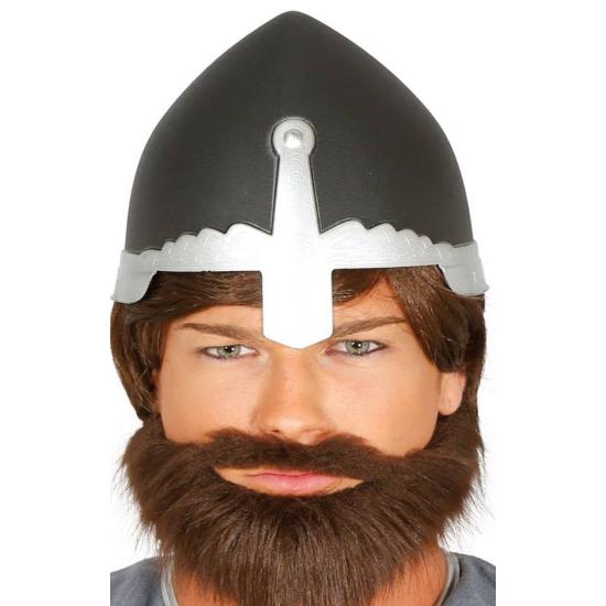 Trajes medievais de capacete normando.