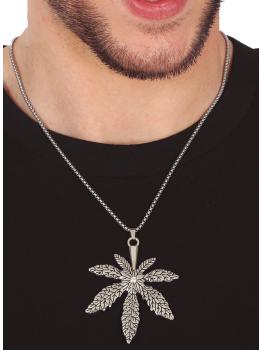 Colar de metal com folha de maconha