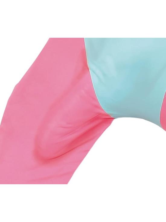 Fantasia sexy de instrutora de aeróbica dos anos 80 com surpresa para homens adultos