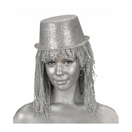 Maquiagem prateada para fantasias.