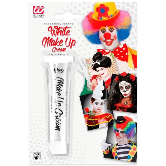 Maquiagem com creme facial branco