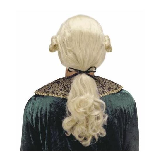 Elegante peruca de cortesã.