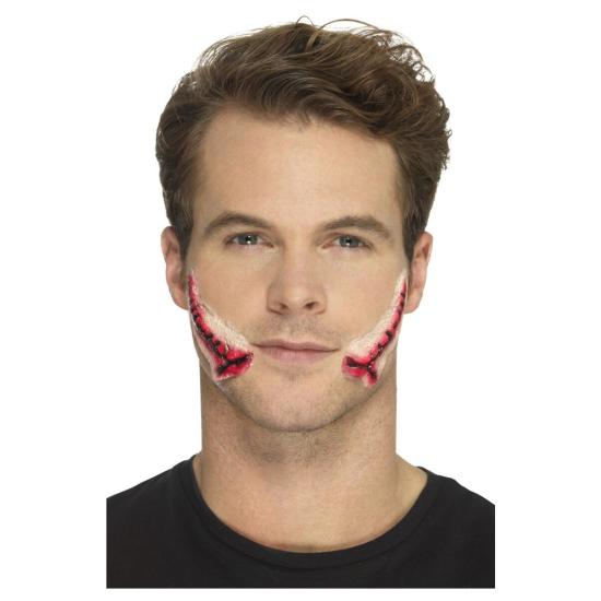 Prótese bucal de látex costurada