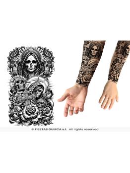 Tatuagem temporária de membro de gangue com caveiras e rosas de manga comprida