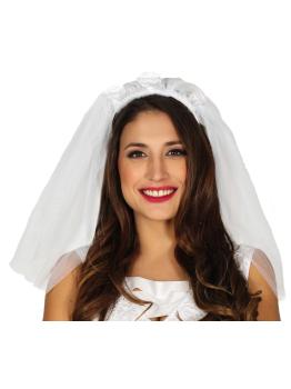 Véu de noiva sobre tiara.